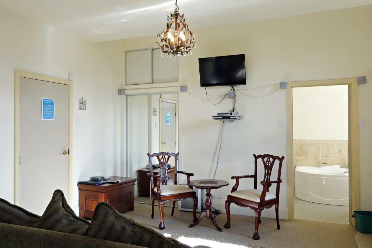 Manor Views Nz Hotel Huntly Eksteriør billede