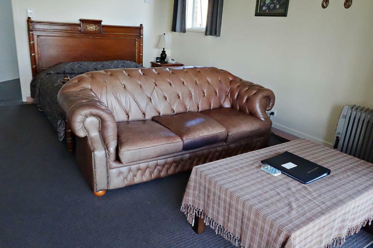 Manor Views Nz Hotel Huntly Eksteriør billede