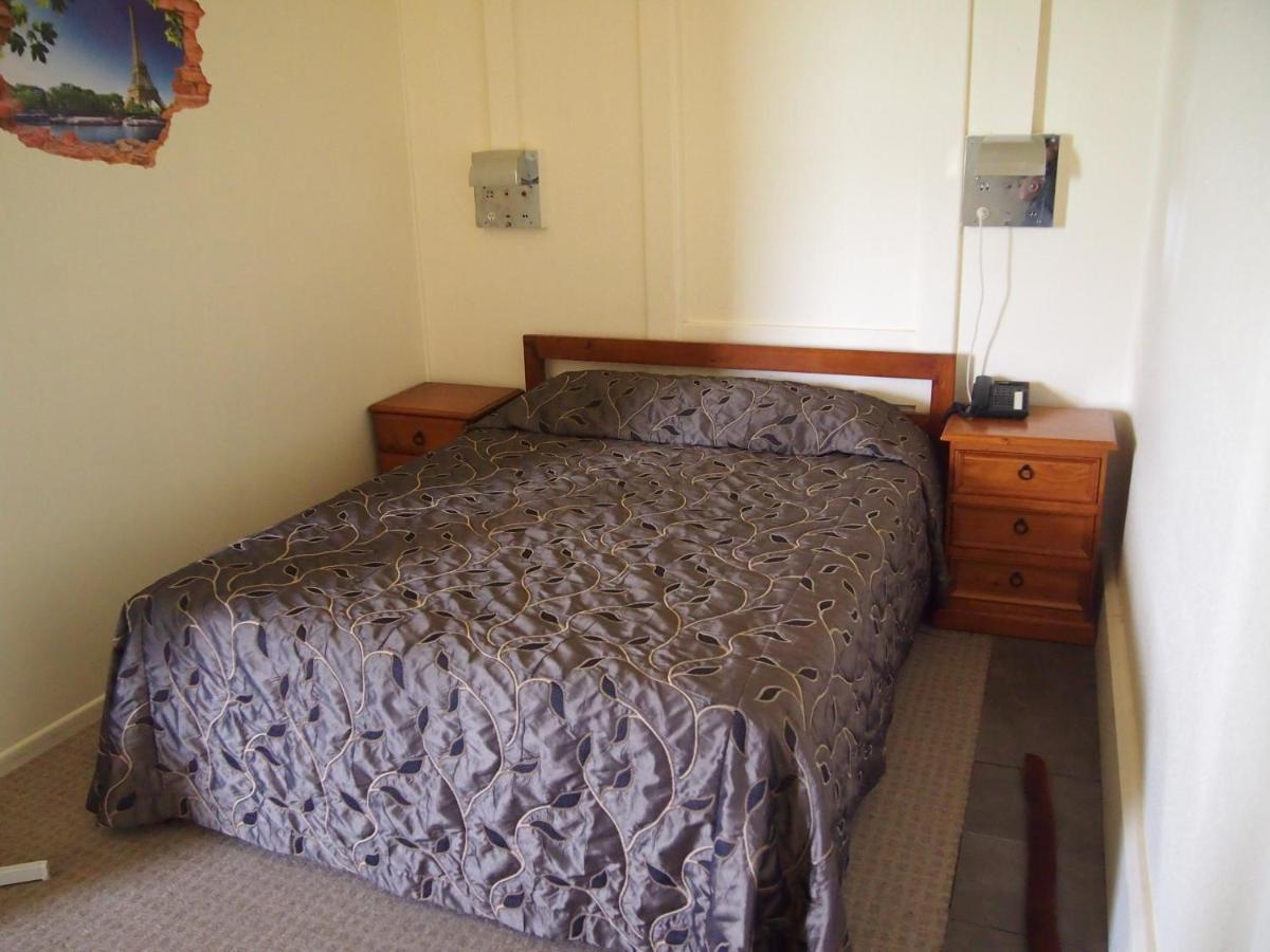 Manor Views Nz Hotel Huntly Eksteriør billede